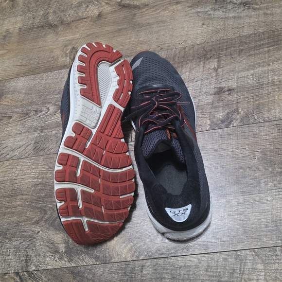 Brooks Adrenaline Black and Red Sneaker Men Size 11.5 - Picture 14 of 15